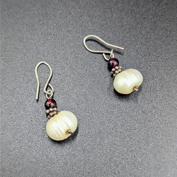 3 pc Elegant Freshwater Pearl Jewelry Set –  Classic Bridal & Formal Wear - Picture 4 of 6